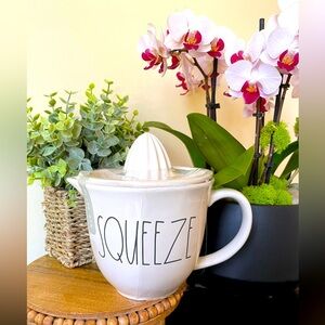NEW Rae Dunn Squeeze Juicer & Pitcher White